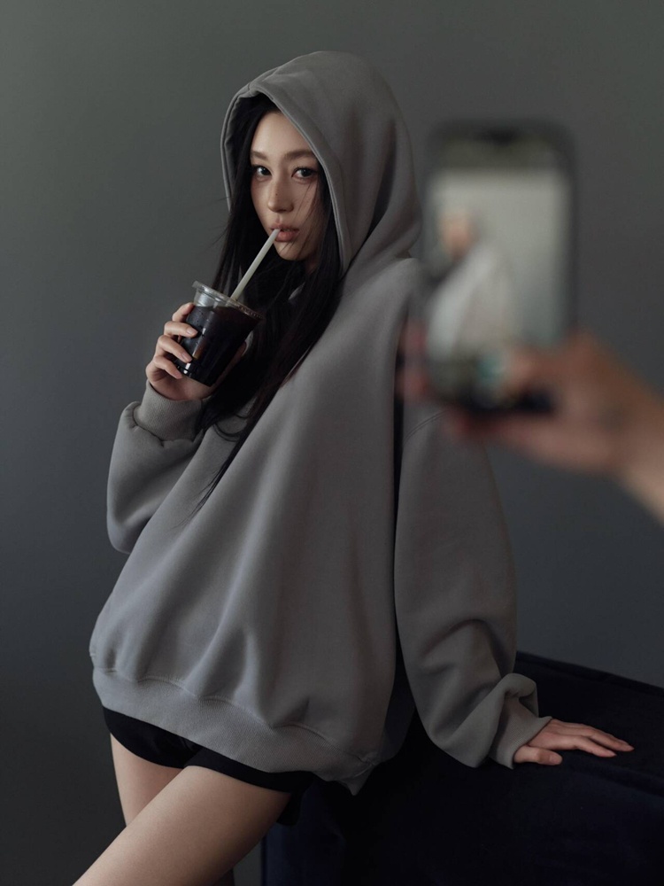 Gray Mood Portrait Theme Photo - огляд і ціна Ethnic Fashion Studio